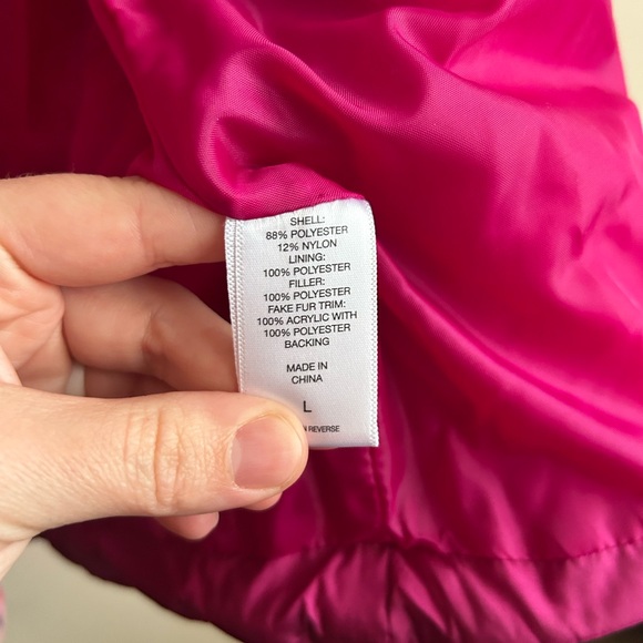 New York and Company Berry Pink Puffer Vest Faux Fur L - Picture 5 of 6
